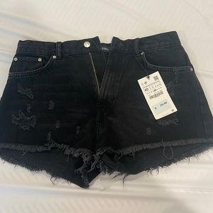 Zara Shorts - Hi- Rise Frayed Shorts